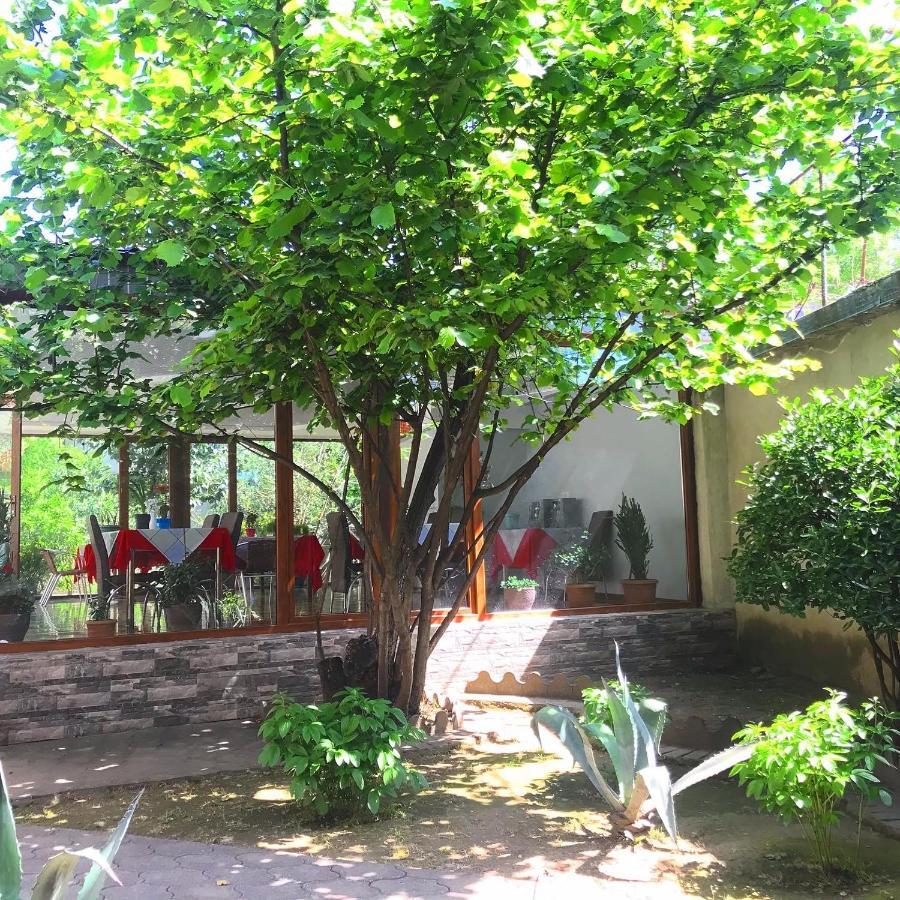 Hotel Oniks Kutaisi Exterior photo