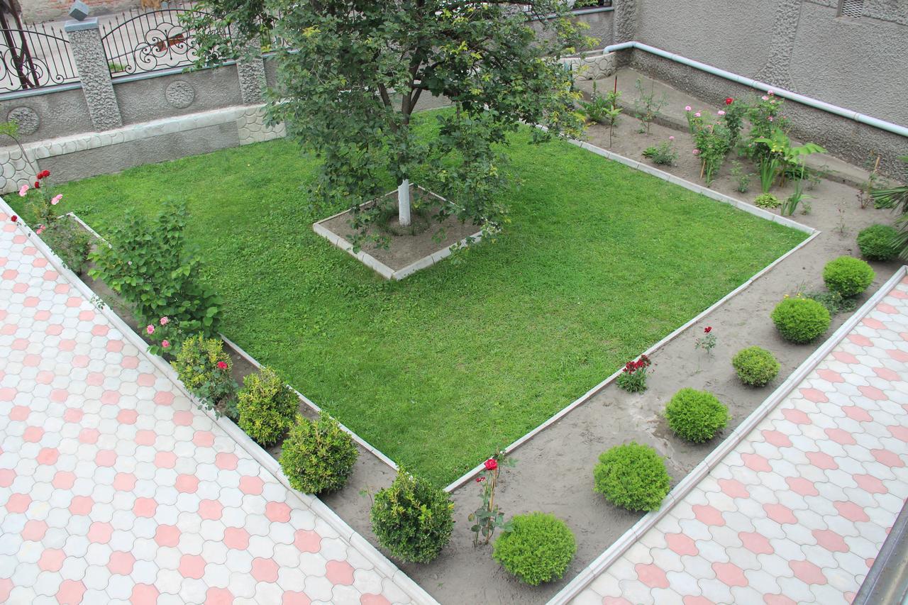 Hotel Oniks Kutaisi Exterior photo