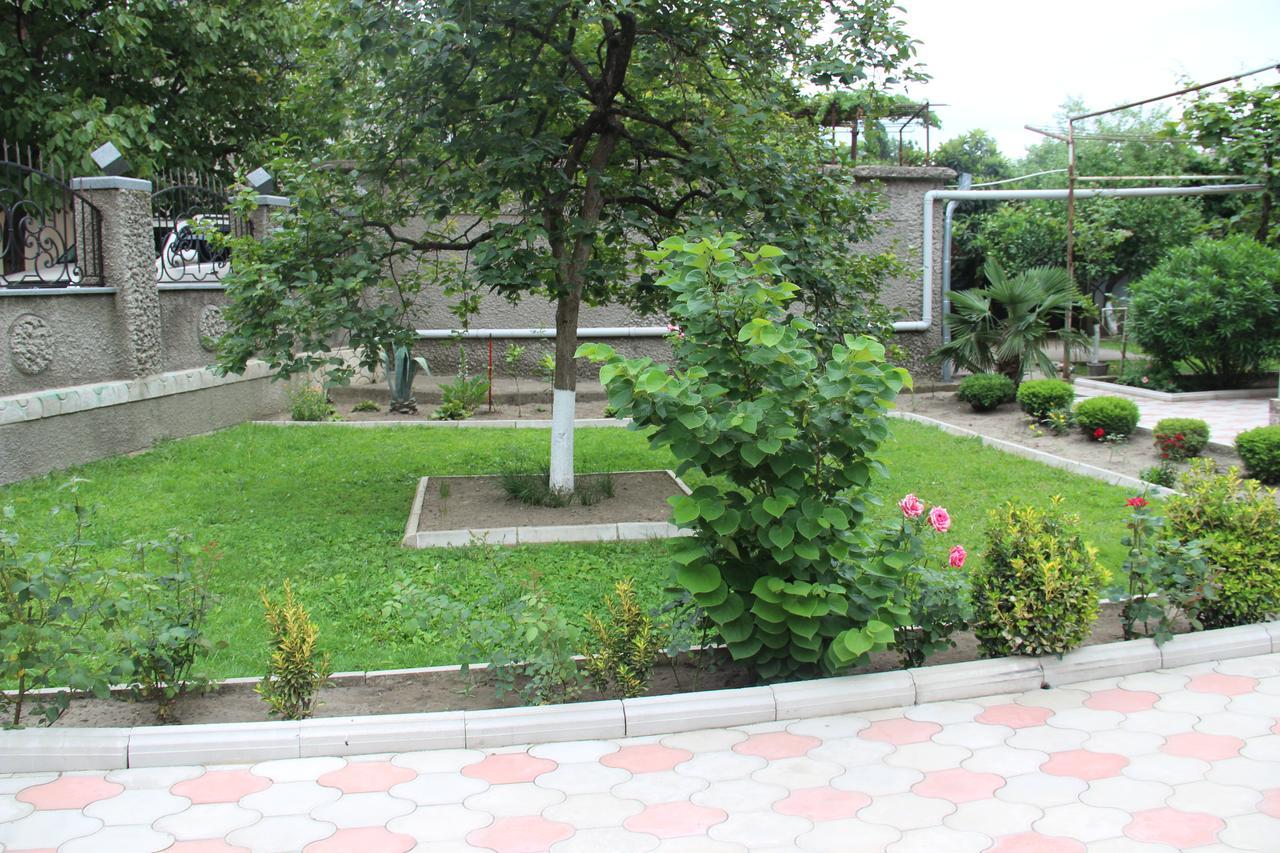 Hotel Oniks Kutaisi Exterior photo